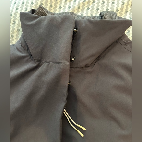 Vuori Womens Sky Puffer Jacket in black, size small.
New with tags! - Picture 12 of 14